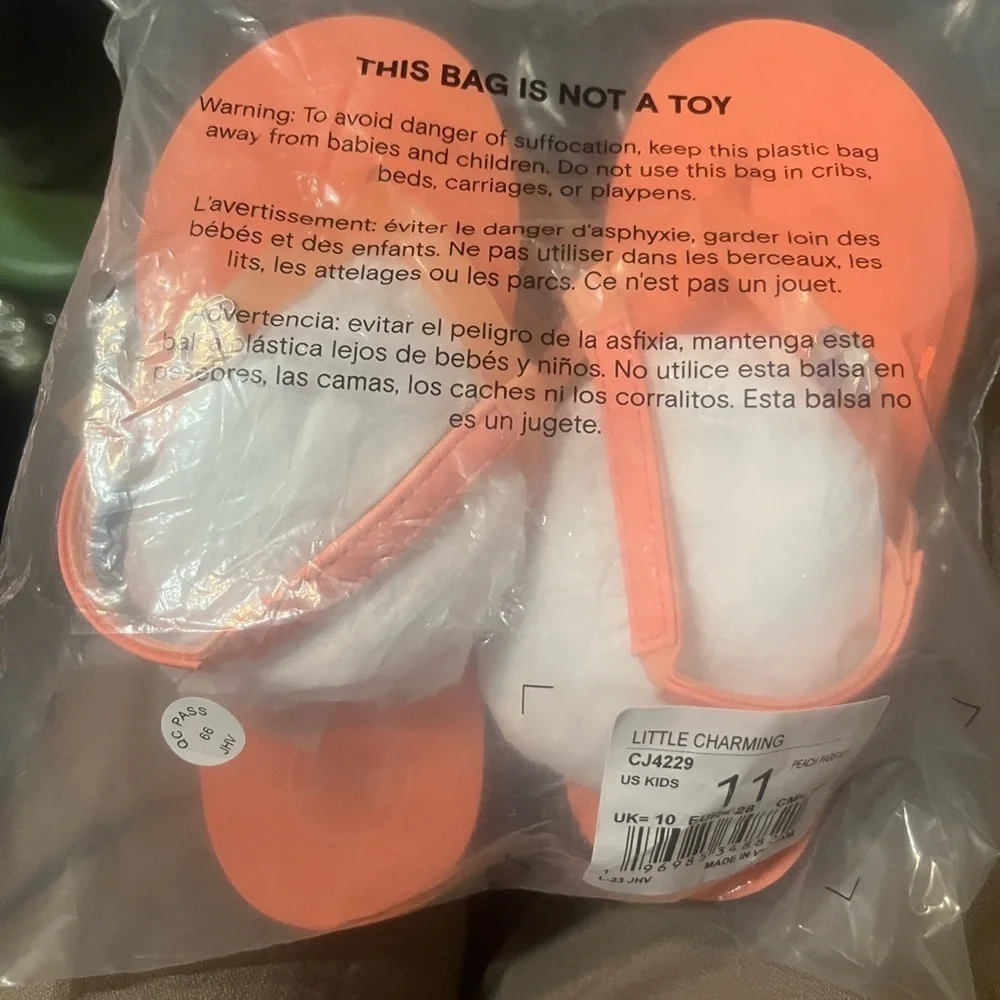 NWT REEF Toddler/Little Kid Charming Flip Flop, Super Lightweight with Backstrap